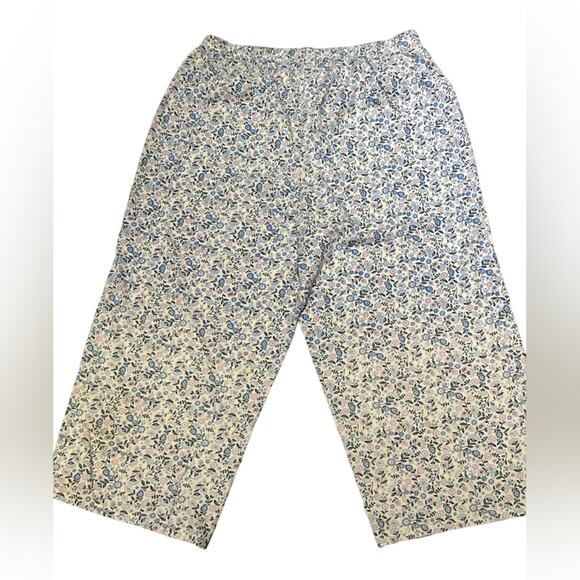 Celestial Dreams Women’s Size Medium Cropped Floral Pajama Set - Picture 3 of 7